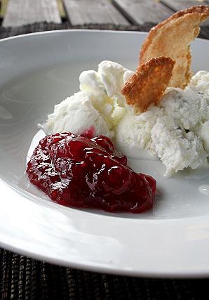 Sinihallitusjuustu jäätis