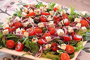 Värske salat kirsstomatite ning feta juustuga