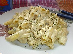 Sinihallitusjuustu-kana pasta