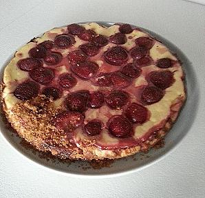 Kondenspiimakook maasikatega