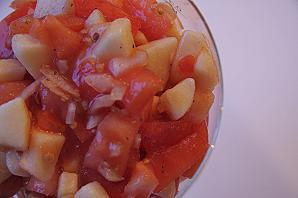 Vürtsikas õuna-tomatisalat